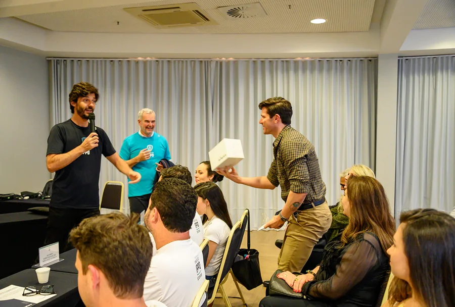 Momento de interação entre palestrante e participante durante evento no Instituto IPPO.